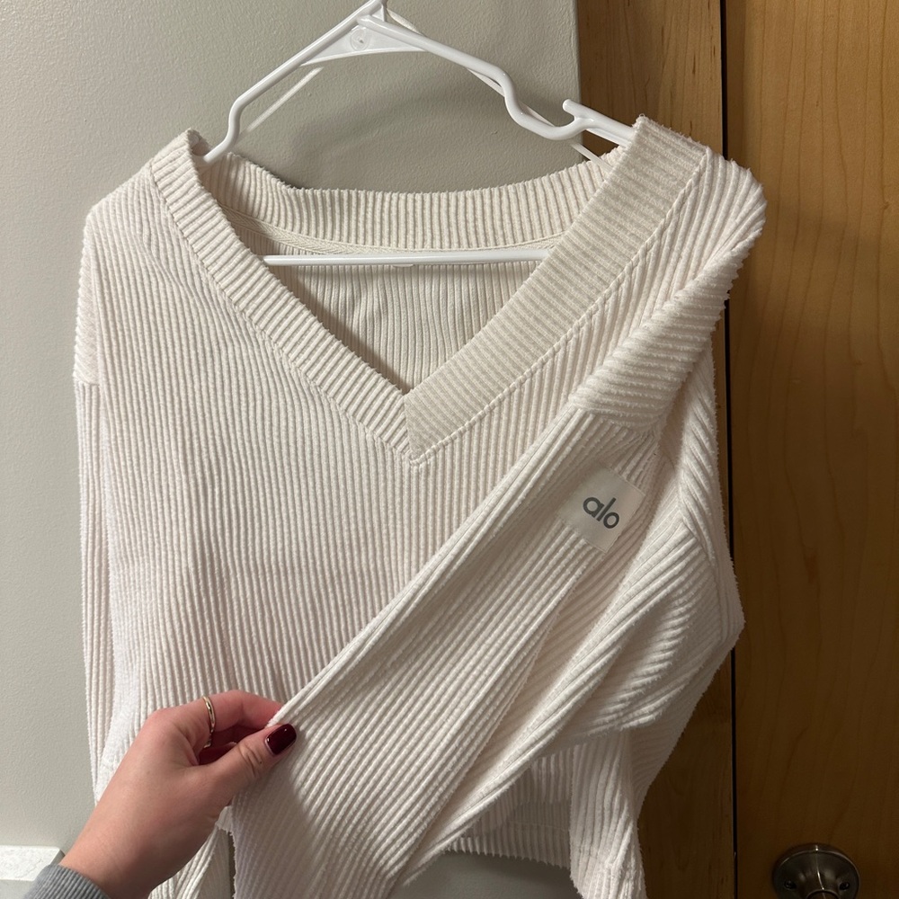ALO Yoga Women's Off-White V-Neck Sweater